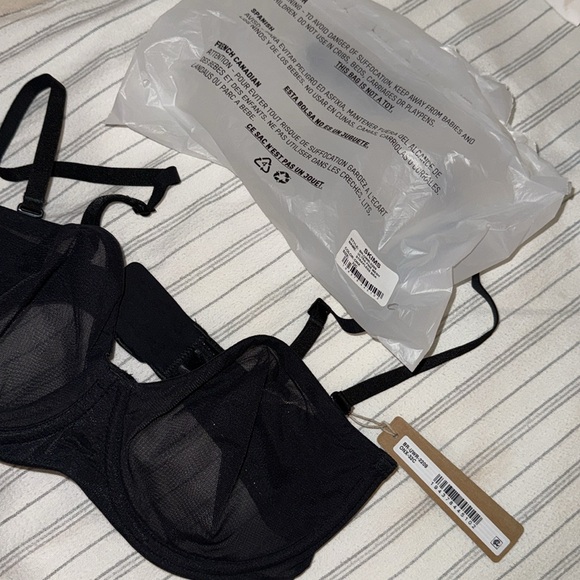 Skims Ultra Fine Mesh Bra - Picture 3 of 4